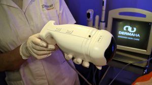 Dermaha 4D ULTRA HIFU maskin demonstration med Dermaha logga