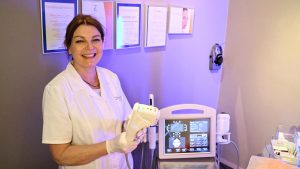 Dermaha 4D ULTRA HIFU maskin demonstration glad
